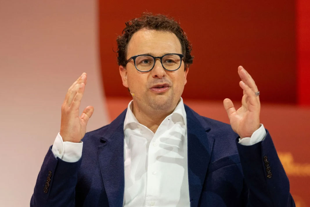 Anthropic CEO Blasts OpenAI Over Pentagon Deal